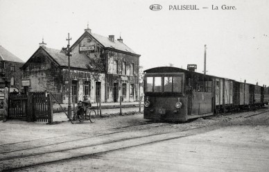 Paliseul- la gare +tram vapeur.jpg